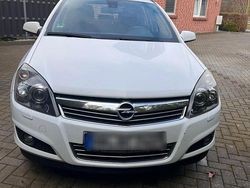 Weiß Gebraucht 2007 Opel Astra Kombi | 2.000 € (Fairer Preis)