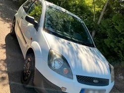 Weiß Gebraucht 2007 Ford Fiesta Kleinwagen | 500 € (Guter Preis)