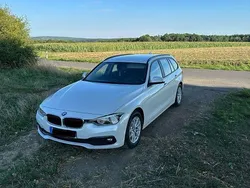 Weiß Gebraucht 2018 BMW 320 Advantage Kombi | 18.500 € (Fairer Preis)