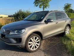 Grau Gebraucht 2017 VW Touareg Exclusive SUV | 19.500 € (Fairer Preis)