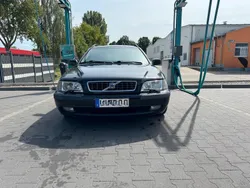 Schwarz Gebraucht 2002 Volvo V40 Kombi | 1.800 € (Teuer)