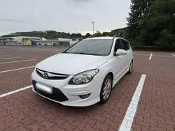 Weiß Gebraucht 2010 Hyundai i30 Kombi | 2.499 € (Guter Preis)