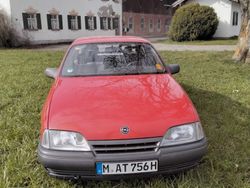 Rot Gebraucht 1990 Opel Omega Limousine | 2.980 €