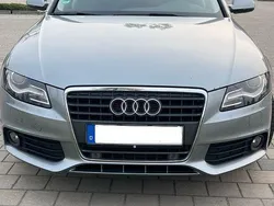 Grau Gebraucht 2011 Audi A4 Attraction Limousine | 6.900 € (Superpreis)