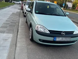 Grün Gebraucht 2001 Opel Corsa Kleinwagen | 1.500 € (Teuer)