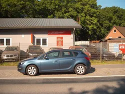 Blau Gebraucht 2015 Opel Astra Style Limousine | 9.999 € (Etwas zu teuer)