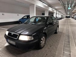 Schwarz Gebraucht 2002 Skoda Octavia Limousine | 1.900 € (Fairer Preis)
