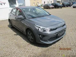 Grau Gebraucht 2020 Kia Rio Vision Limousine | 13.990 € (Fairer Preis)