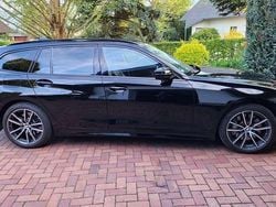 Schwarz Gebraucht 2021 BMW 330 Sport Line Kombi | 27.000 € (Fairer Preis)