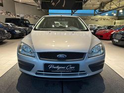 Silber Gebraucht 2005 Ford Focus Trend Limousine | 2.949 € (Etwas zu teuer)
