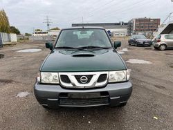 Grün Gebraucht 2005 Nissan Terrano SUV | 3.950 €