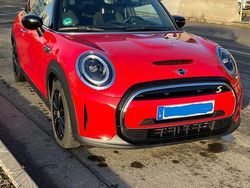 Rot Gebraucht 2022 Mini Cooper SE Classic Kleinwagen | 19.700 € (Etwas zu teuer)