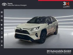 Weiß Gebraucht 2021 Toyota RAV4 Hybrid Style SUV | 29.890 € (Etwas zu teuer)