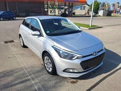 Silber Gebraucht 2017 Hyundai i20 Classic Limousine | 7.500 € (Fairer Preis)