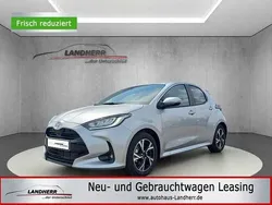 Silver grey Neu 2025 Toyota Yaris Hybrid Trend Limousine | 21.500 € (Superpreis)