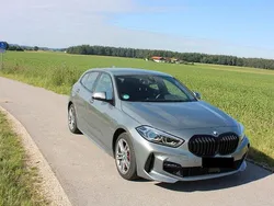 Grau Gebraucht 2022 BMW 118 M Sport Kleinwagen | 25.000 € (Fairer Preis)