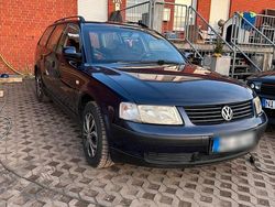 Blau Gebraucht 1998 VW Passat Kombi | 1.777 € (Teuer)