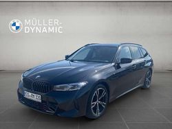 Black sapphire metallic Gebraucht 2023 BMW 320 M Sport Kombi | 42.910 € (Teuer)