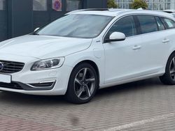 Weiß Gebraucht 2016 Volvo V60 Summum Kombi | 25.900 €