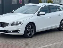 Weiß Gebraucht 2016 Volvo V60 Summum Kombi | 26.900 €
