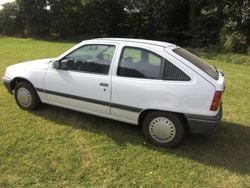 Weiß Gebraucht 1990 Opel Kadett Coupé | 4.900 €