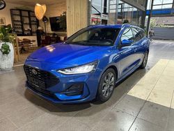 Blau Gebraucht 2023 Ford Focus ST-Line Kombi | 21.440 € (Guter Preis)
