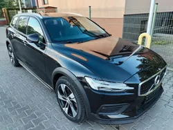 Schwarz Gebraucht 2019 Volvo V60 CC Pro Kombi | 25.990 € (Etwas zu teuer)