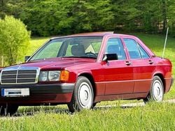 Rot Gebraucht 1990 Mercedes 190 Limousine | 12.976 €