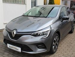 Grau Gebraucht 2023 Renault Clio V Evolution Limousine | 19.800 € (Teuer)