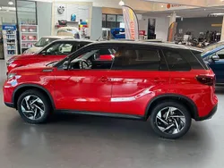 Rot Neu 2025 Suzuki Vitara Comfort+ SUV | 29.980 € (Etwas zu teuer)