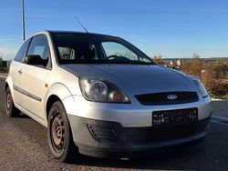 Silber Gebraucht 2006 Ford Fiesta Ambiente Limousine | 1.790 €