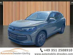 Cipressinogrün metallic Gebraucht 2024 VW Tiguan Life SUV | 33.980 € (Fairer Preis)