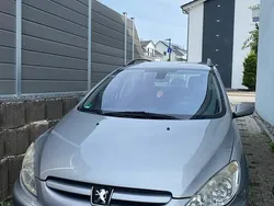 Silber Gebraucht 2004 Peugeot 307 Kombi | 1.300 €