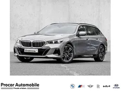 Grau Gebraucht 2024 BMW 520 M Sport Kombi | 54.390 € (Superpreis)
