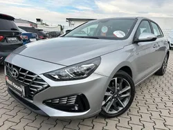 Shimmering silver / met Gebraucht 2023 Hyundai i30 Trend Limousine | 14.790 € (Fairer Preis)