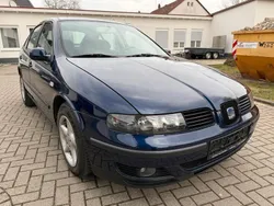 Blau Gebraucht 2000 Seat Leon Limousine | 2.700 € (Teuer)