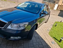 Grau Gebraucht 2010 Skoda Octavia Kombi | 3.200 €