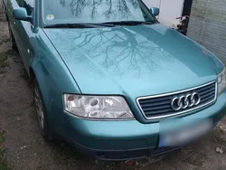 Grün Gebraucht 1998 Audi A6 Limousine | 850 € (Guter Preis)