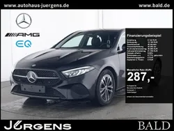 Schwarz kosmosschwarz metallic Gebraucht 2024 Mercedes A180 Progressive Limousine | 29.880 € (Fairer Preis)
