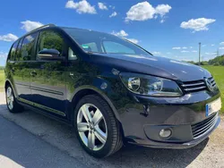 Schwarz Gebraucht 2015 VW Touran Cup Van / Kleinbus | 10.600 € (Fairer Preis)