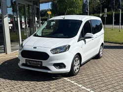 Weiss Gebraucht 2018 Ford Tourneo Courier Trend Van / Kleinbus | 13.590 € (Fairer Preis)