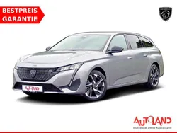 Perlmuttweissmet. (metallic) Gebraucht 2022 Peugeot 308 Allure Kombi | 21.990 € (Fairer Preis)