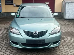 Grün Gebraucht 2004 Mazda 3 Comfort Limousine | 2.300 € (Fairer Preis)