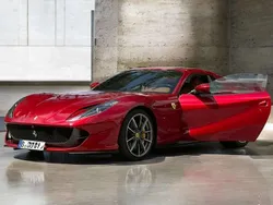 Rot Gebraucht 2021 Ferrari 812 Cabrio | 469.000 € (Teuer)