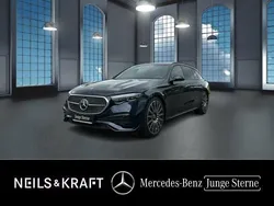 Blau Gebraucht 2023 Mercedes E220 AMG Kombi | 63.980 €