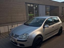 Grau Gebraucht 2005 VW Golf V Kleinwagen | 1.150 € (Guter Preis)