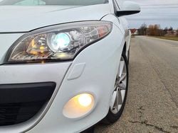 Weiß Gebraucht 2010 Renault Mégane Coupé Night&Day Coupé | 4.900 € (Fairer Preis)