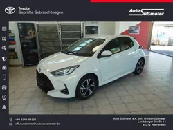 Schneeweiß Neu 2025 Toyota Yaris Hybrid Comfort Limousine | 22.990 € (Guter Preis)