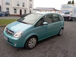 Grün Gebraucht 2003 Opel Meriva Van / Kleinbus | 1.500 € (Fairer Preis)