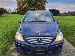 Blau Gebraucht 2008 Mercedes B200 Van / Kleinbus | 950 €